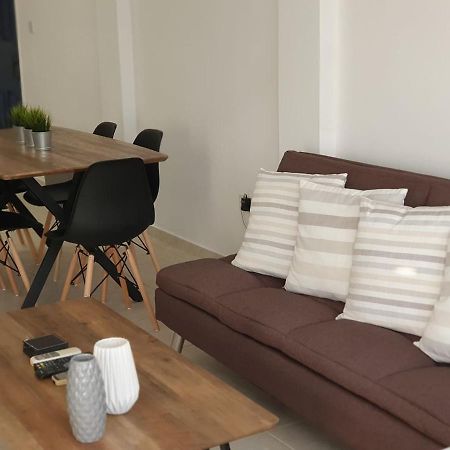 Ferienwohnung Central Gem - 10 Min Walk To The Sea, Harbor And Mall Paphos Exterior foto