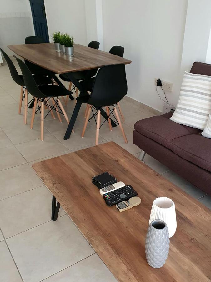 Ferienwohnung Central Gem - 10 Min Walk To The Sea, Harbor And Mall Paphos Exterior foto