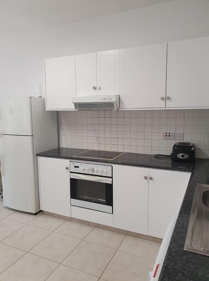 Ferienwohnung Central Gem - 10 Min Walk To The Sea, Harbor And Mall Paphos Exterior foto