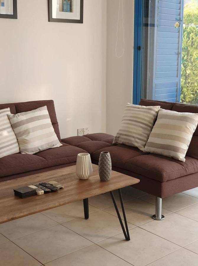 Ferienwohnung Central Gem - 10 Min Walk To The Sea, Harbor And Mall Paphos Exterior foto