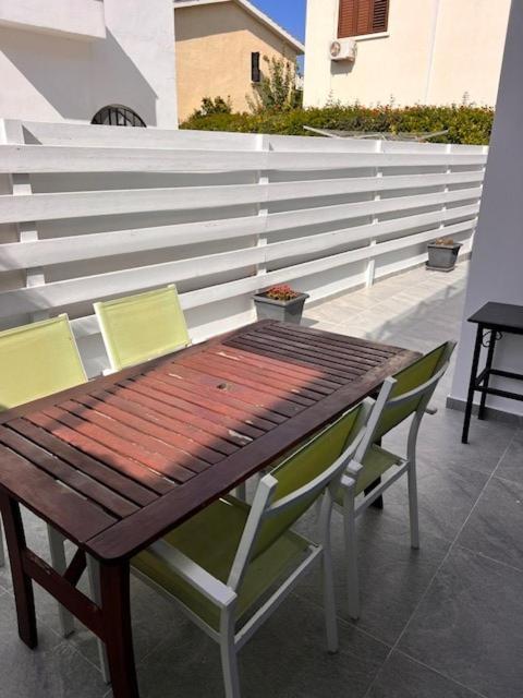 Ferienwohnung Central Gem - 10 Min Walk To The Sea, Harbor And Mall Paphos Exterior foto