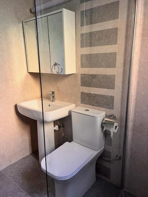 Ferienwohnung Central Gem - 10 Min Walk To The Sea, Harbor And Mall Paphos Exterior foto